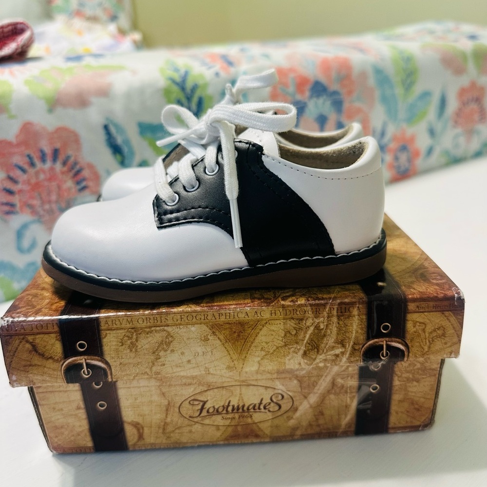 FootMates Classic Black and White Baby Shoes